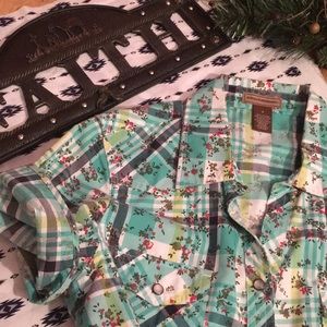 ☀️Get ready for Spring! Cute, fun western shirt!☀️